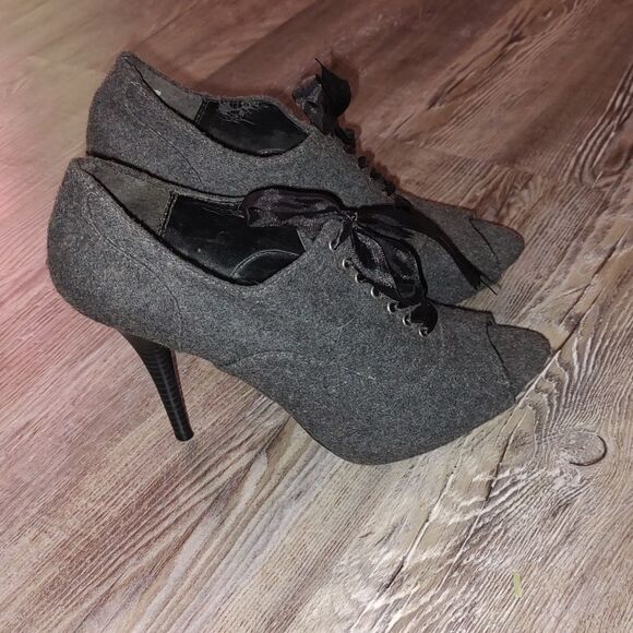 LC Lauren Conrad  Camilla Peep-toe Bootie in Gray  lace up heel shoes Sz 8.5 - Picture 5 of 7